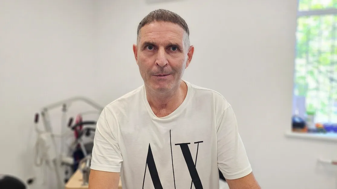 CARE_Juri chce žít. Ne jen přežívat